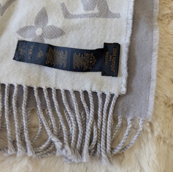 Louis Vuitton Scarf - Picture 5 of 6